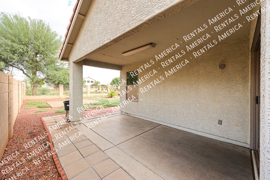 Building Photo - 9202 W MacKenzie Dr