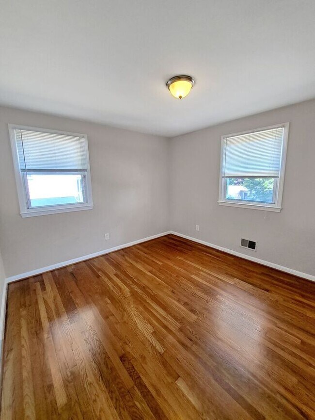 Building Photo - Coming Soon! Attractive Mid Century Modern...