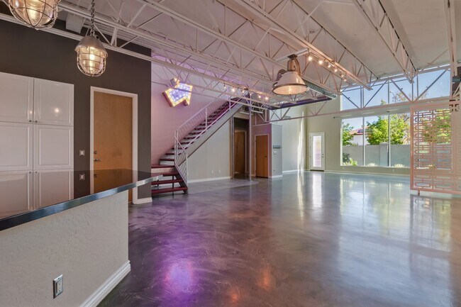 Building Photo - SW!!!  Pool!!! With jets!! Low Maintenance...