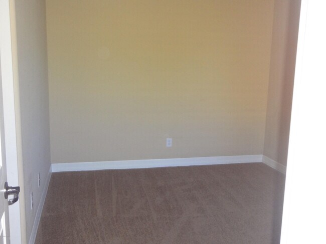 Building Photo - 1575 W Pelican Ct