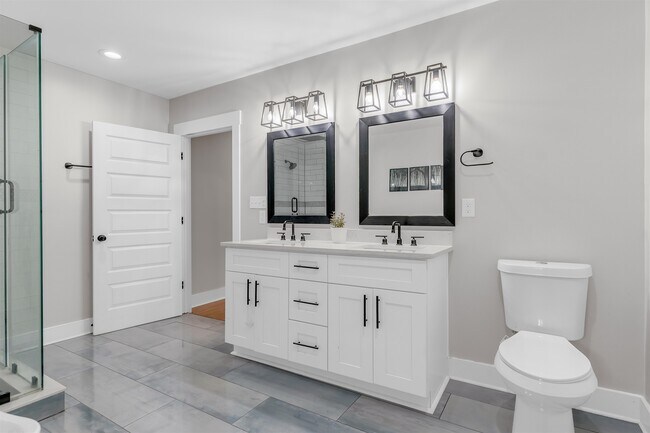 Building Photo - 185 Alexander St