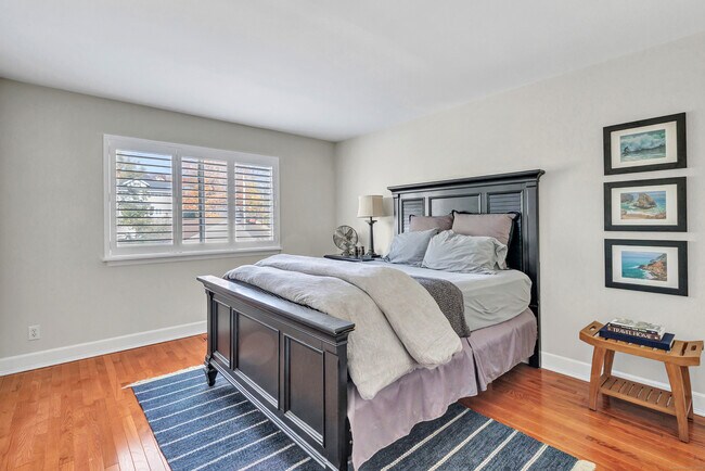 Building Photo - 170 Forest St