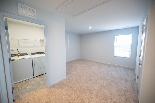Building Photo - 321 Suhani Ln