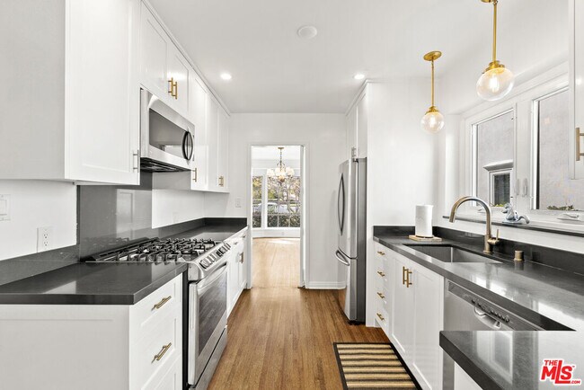 Building Photo - 1204 Beverwil Dr