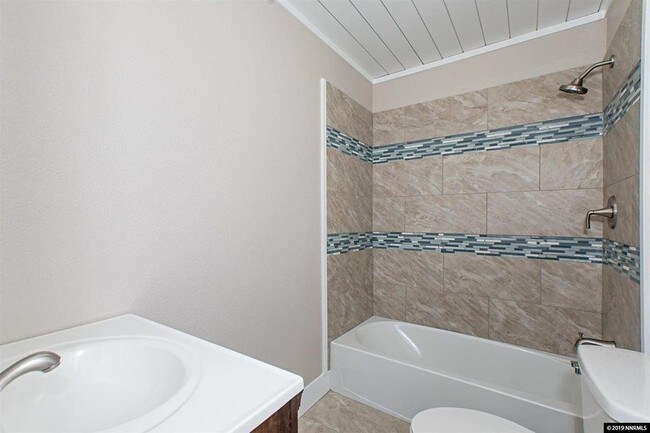 Building Photo - 1205 Valley Rd