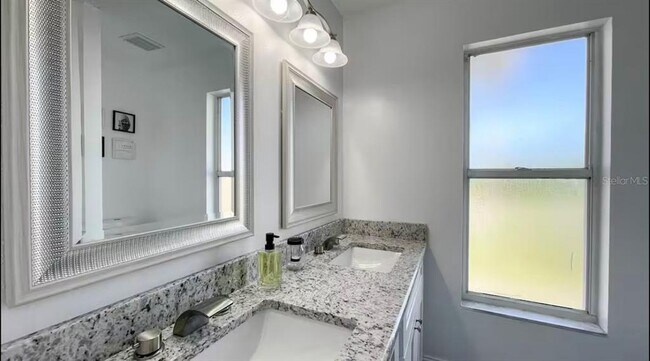 Building Photo - 8700 Eton Ct