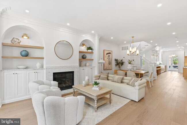 Building Photo - 2460 Ontario Rd NW