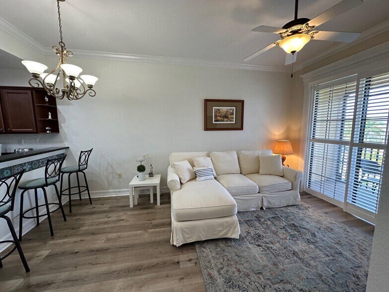 Building Photo - 13941 Clubhouse Dr