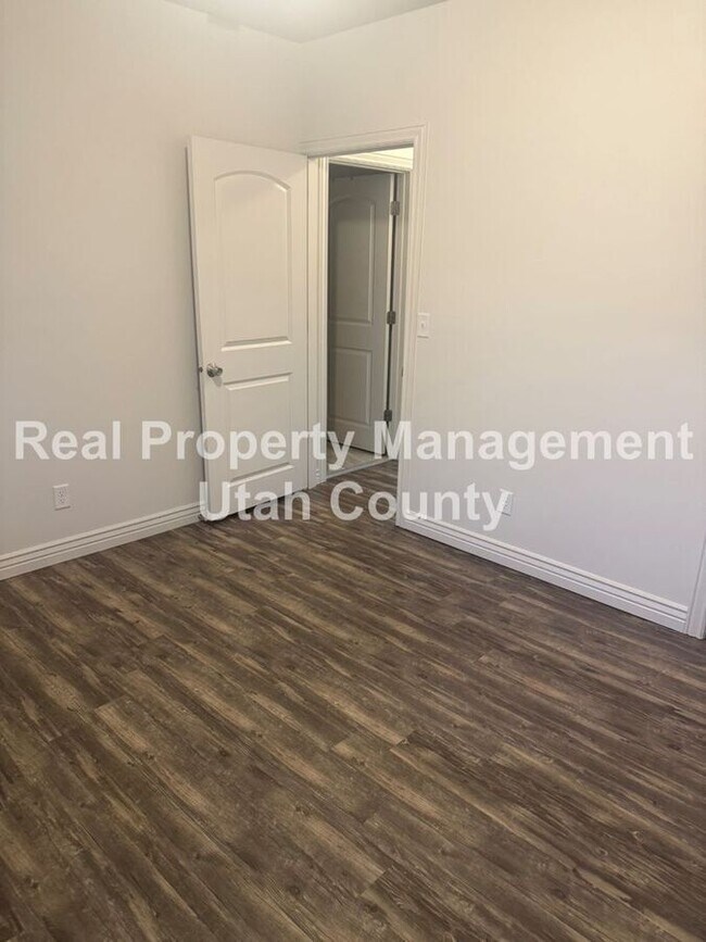 Building Photo - 998 S 960 E