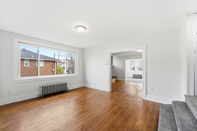 Building Photo - Beautiful, Newly Updated 3 Bedroom/1.5 Bath on quiet street near Pittsburgh's North side. AVAILAB...