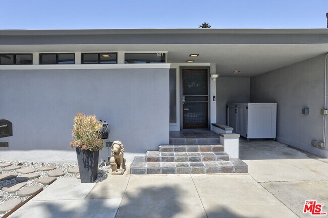 Building Photo - 2672 Veteran Ave