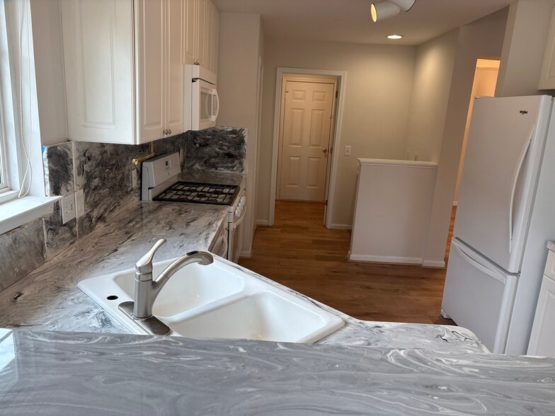 Building Photo - 143 N Belvedere Dr