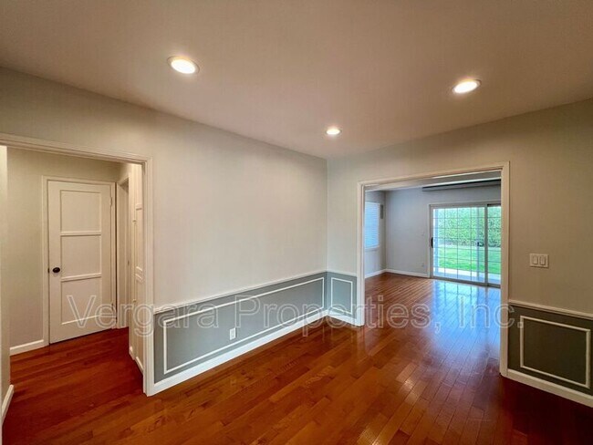 Building Photo - 6531 W 85th St