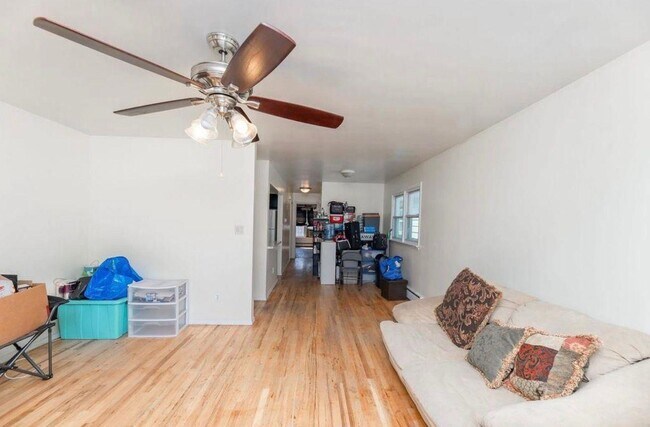 Building Photo - 108 Evergreen St