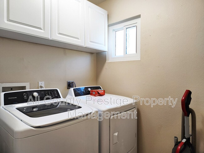 Building Photo - 4701 W Charleston Ave