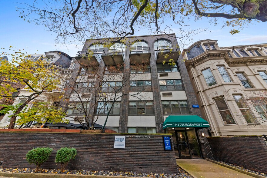 Primary Photo - 1446 N Dearborn St