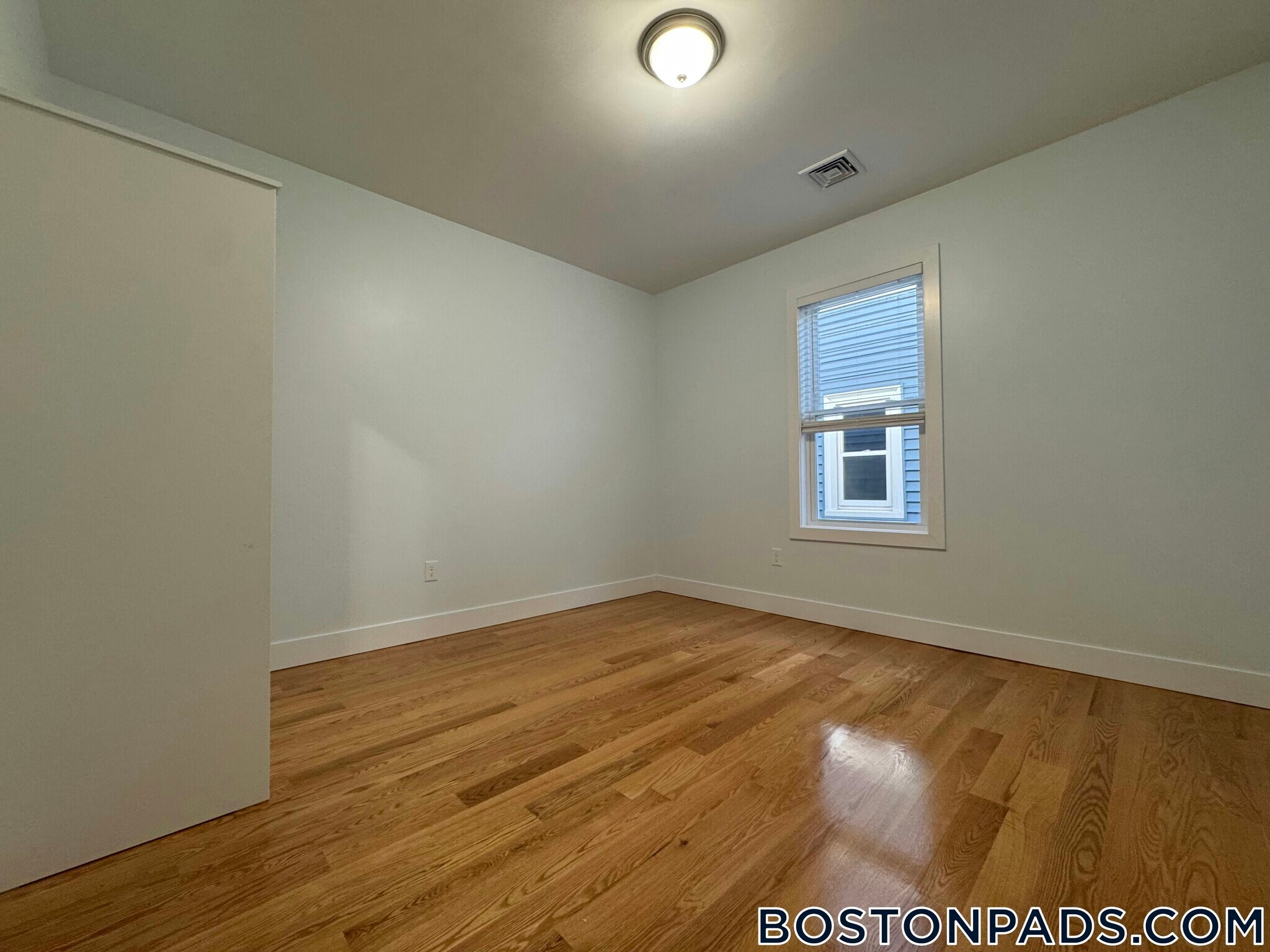 Building Photo - 7 Carson St