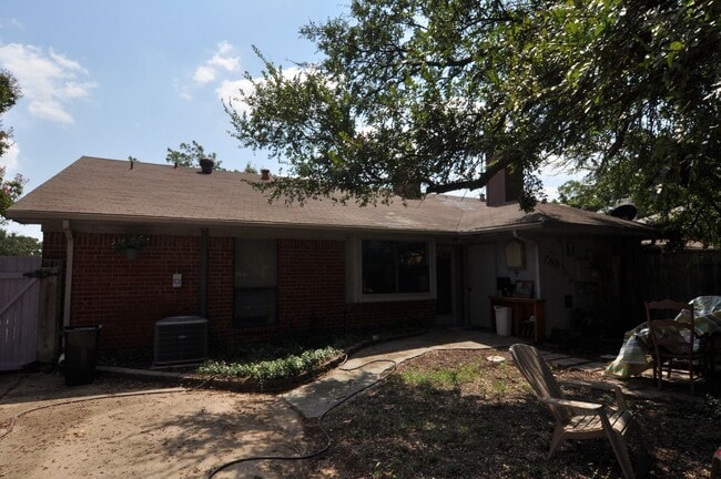 Building Photo - 1153 Highpoint Rd