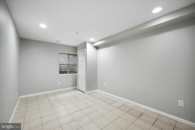 Building Photo - 528 S 13th St
