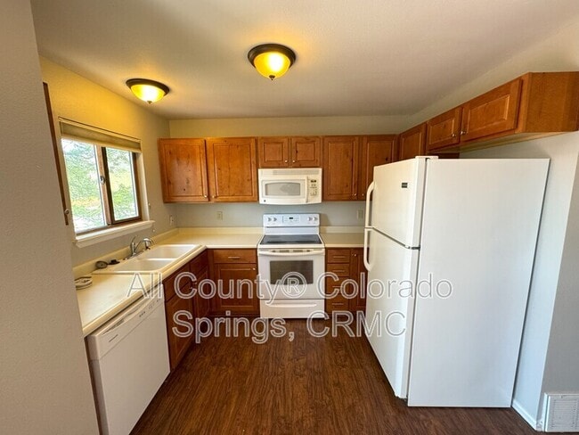 Building Photo - 2027 Bristlecone Dr