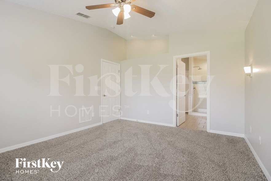 Building Photo - 211 Oak Branch Dr