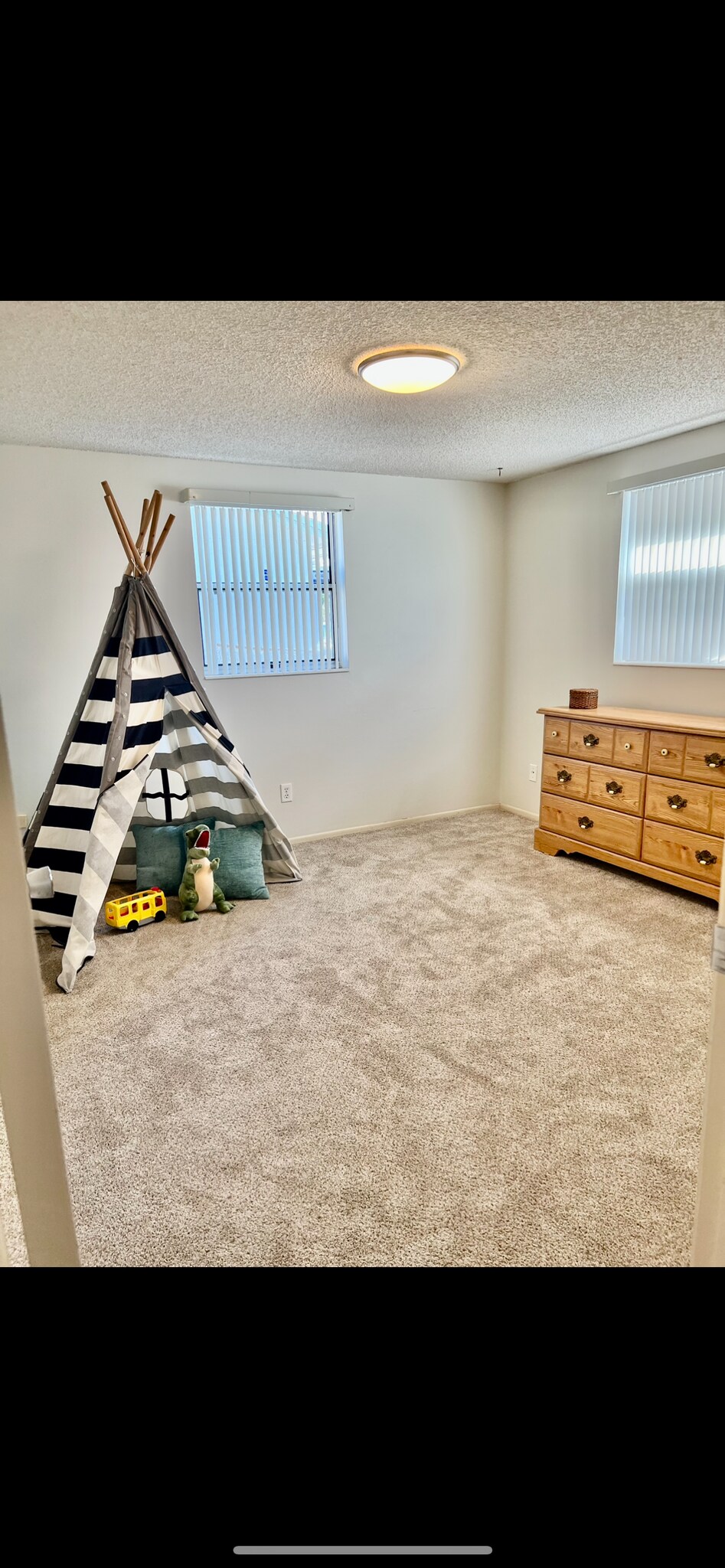 Building Photo - 2337 Hama Dr