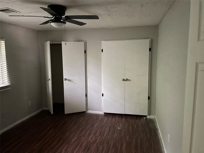 Building Photo - 1026 W Brompton Dr