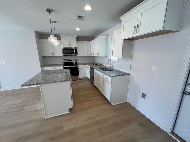 Building Photo - Newly Built 3 Bedroom 2 Bathroom Home in E...