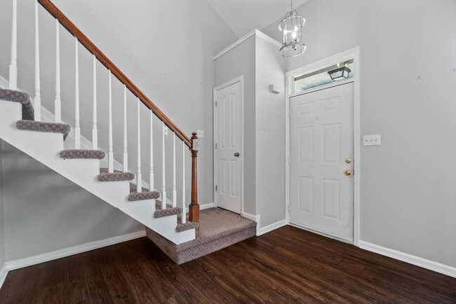 Building Photo - Open floor plan with 2 primary suites. Ava...