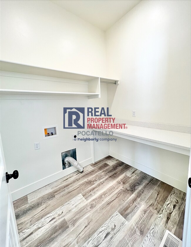 Building Photo - "AMAZING NEW HOME FOR RENT" 3 Bed 2 Bath - 2 Car Garage