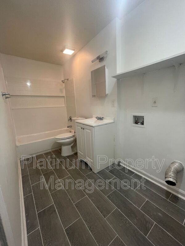 Building Photo - 543 Springwood Dr