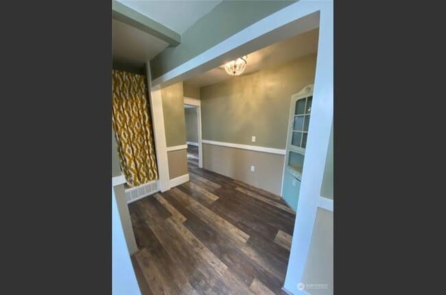 Building Photo - Burwell Duplex