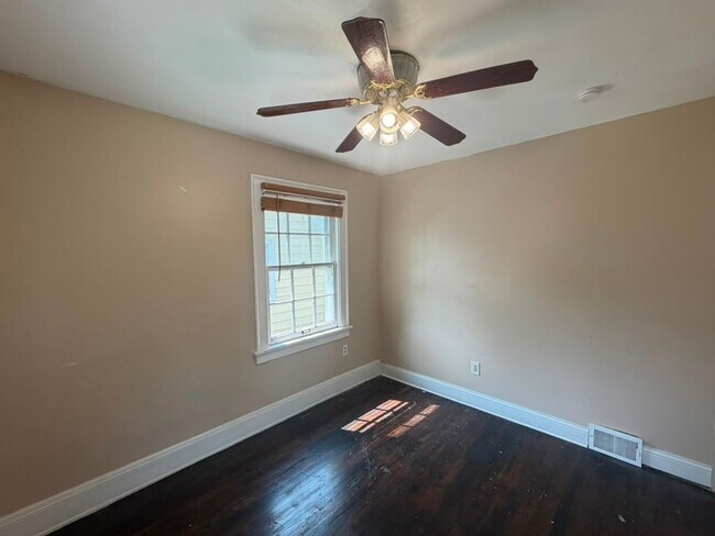 Building Photo - Affordable Cleveland Heights Home - Now Available