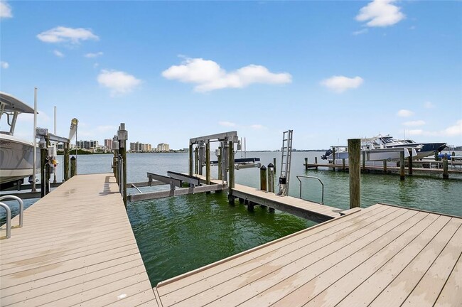 Building Photo - 160 Marina Del Rey Ct