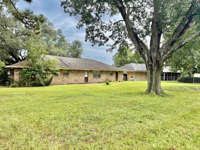 Building Photo - 9776 Yellowstone Ave
