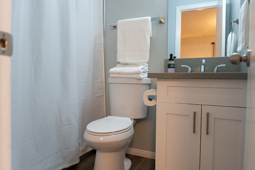 Building Photo - 6716 N Elman St