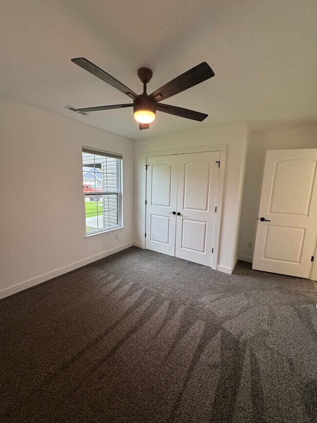 Building Photo - 3 bedroom 2 bath house