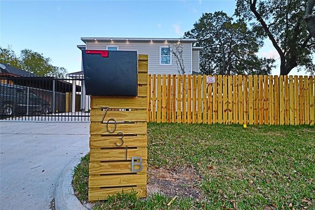 Building Photo - 7031 Eastwood St