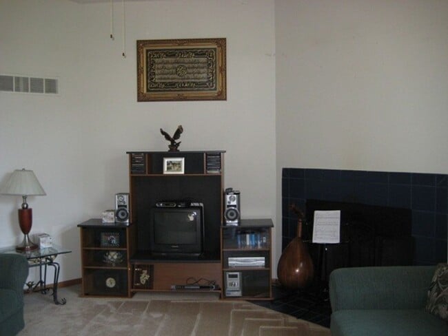 Building Photo - 2132 Plaen View Dr