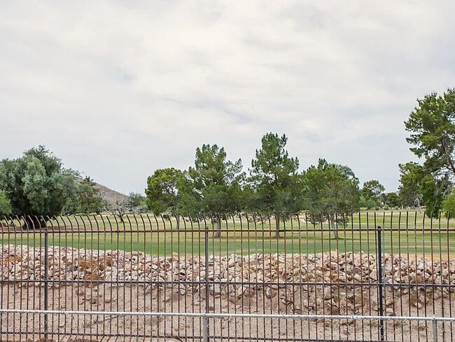 Building Photo - 1349 W Hualpai Rd