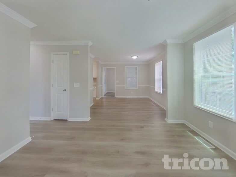 Building Photo - 337 Montclaire Ln