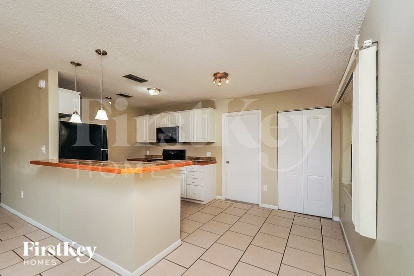 Building Photo - 839 Sherwood Dr