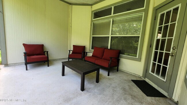 Building Photo - 256 Southlake Dr