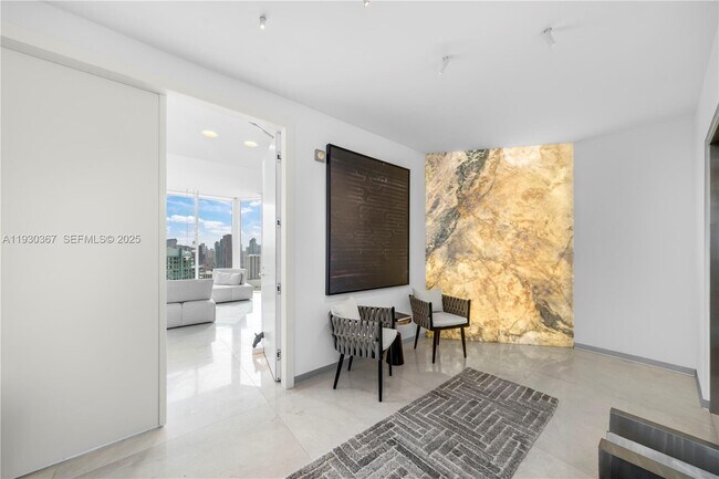 Building Photo - 2020 N Bayshore Dr