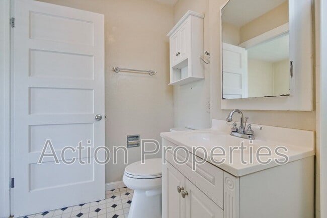 Building Photo - 124 Sunset Ave