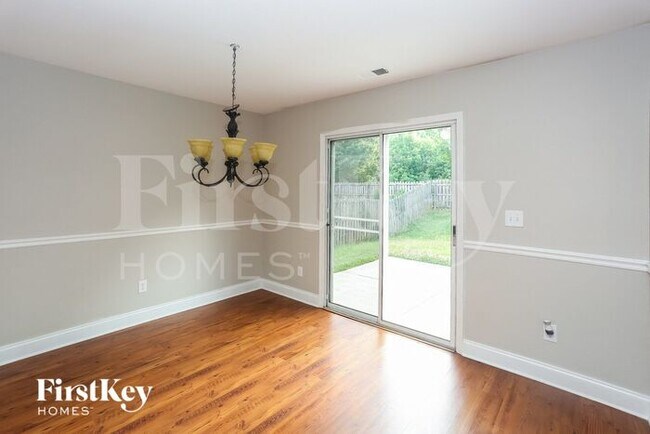 Building Photo - 3632 Larkhaven Village Dr