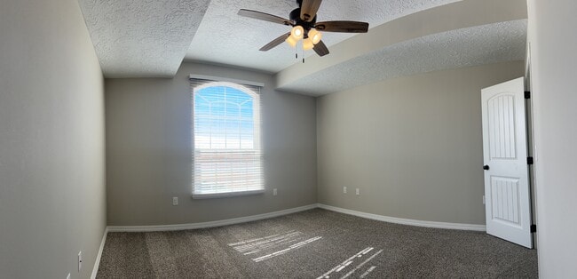 Building Photo - 2216 Amanda Ln