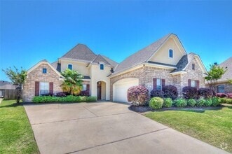 Building Photo - 4 Bedroom 3 Bathroom (Gardens of Southgate)