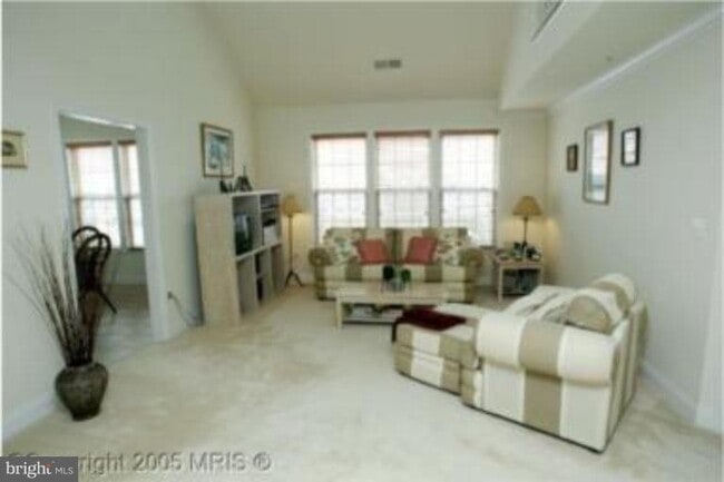 Building Photo - 804 Grand Champion Dr