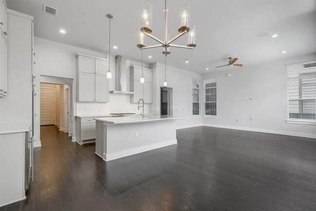 Building Photo - 4213 Elevator Dr